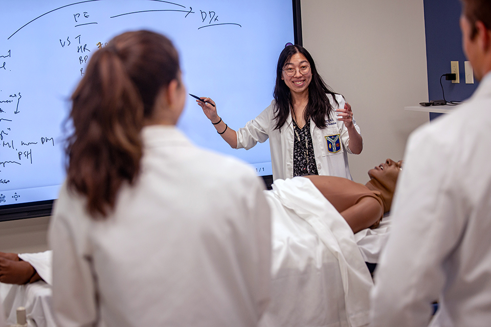 Tina Chen, M.D., associate dean of simulation and clinical skills, teaches in the Sim Center on Aug. 19, 2024. Photo by Sarah Conroy.