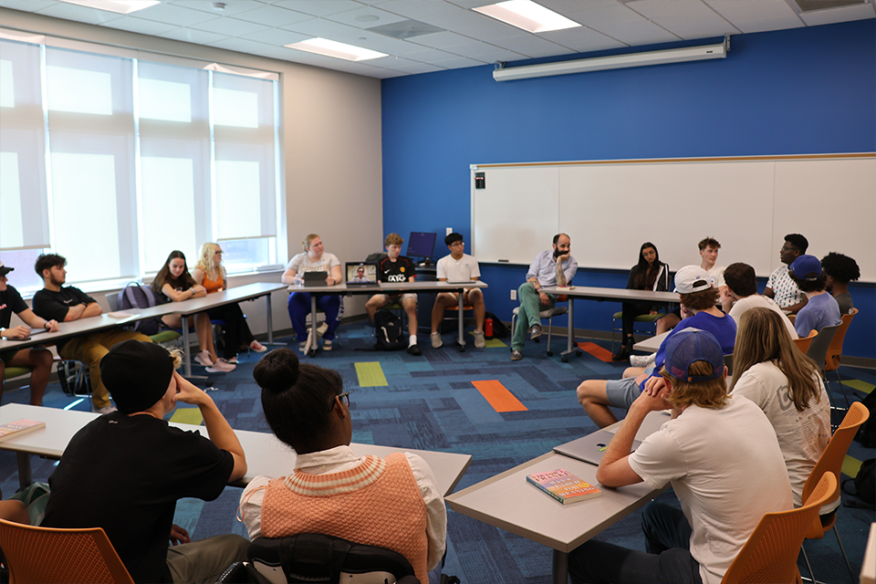 Harold Braswell, Ph.D., leads a classroom discussion during his Ignite Seminar. 