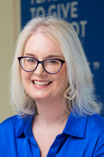 Headshot of Tina Curtis